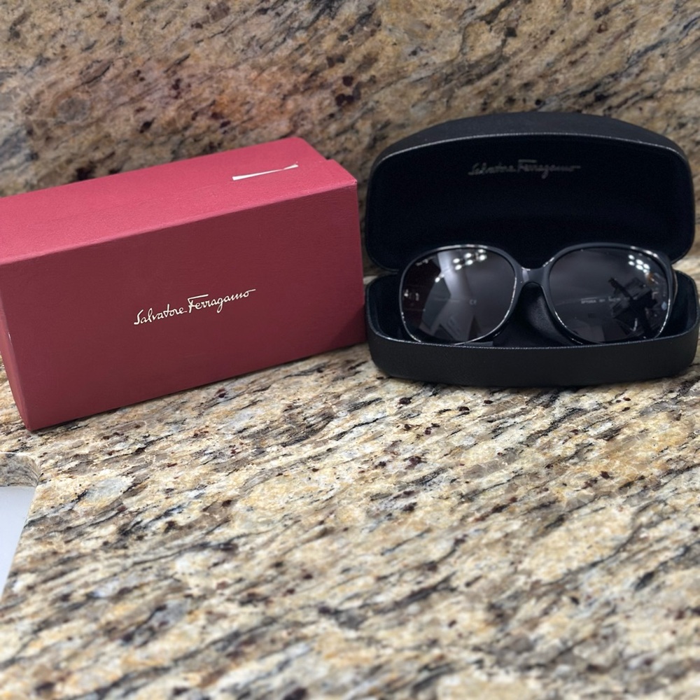 Salvatore Ferragamo Black Round Frame Sunglasses